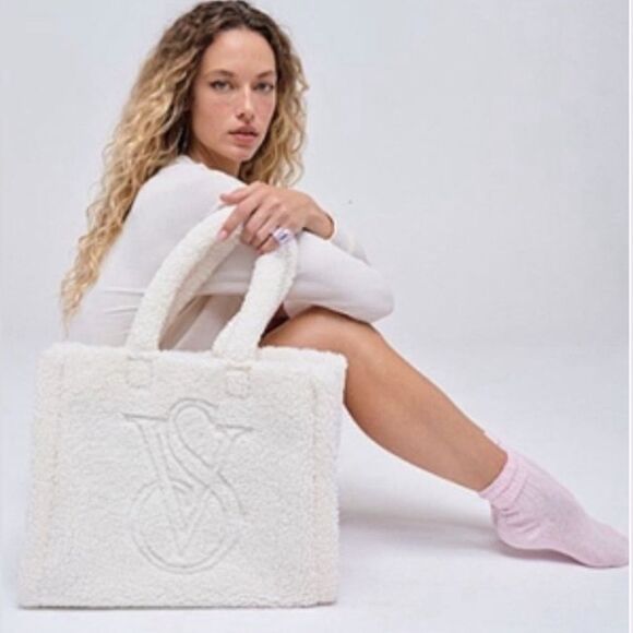 NWT Victoria’s Secret 2021 White Sherpa Tote Bag - Picture 1 of 12